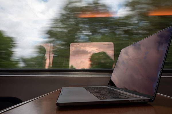 Wiesbaden | Berufliche Videocalls: Was, wenn andere mithören können?