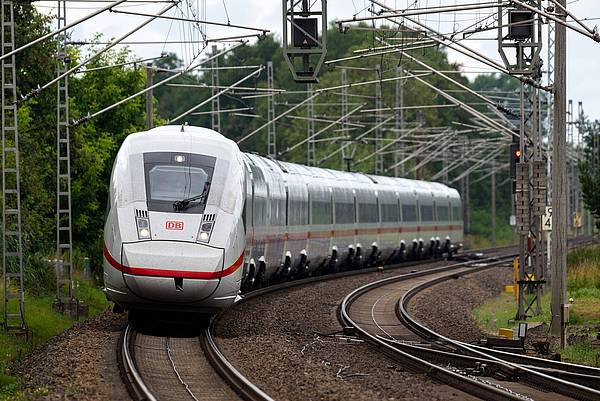 Berlin | Breite Allianz will schnelles Internet in den Zug bringen