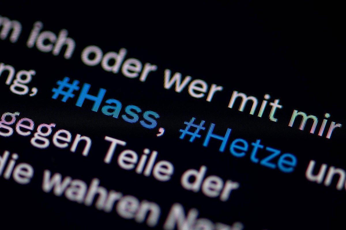 Düsseldorf/Wiesbaden | Bundesweite Razzien: 60 Durchsuchungen wegen Hetze im Netz