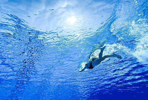 Frankfurt/Main | Schwimmen mit frischen Ohrlöchern - ja oder nein?