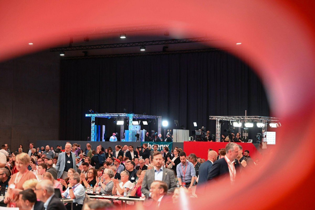 Berlin | Weil eröffnet SPD-Parteitag mit scharfer Kritik an Putin
