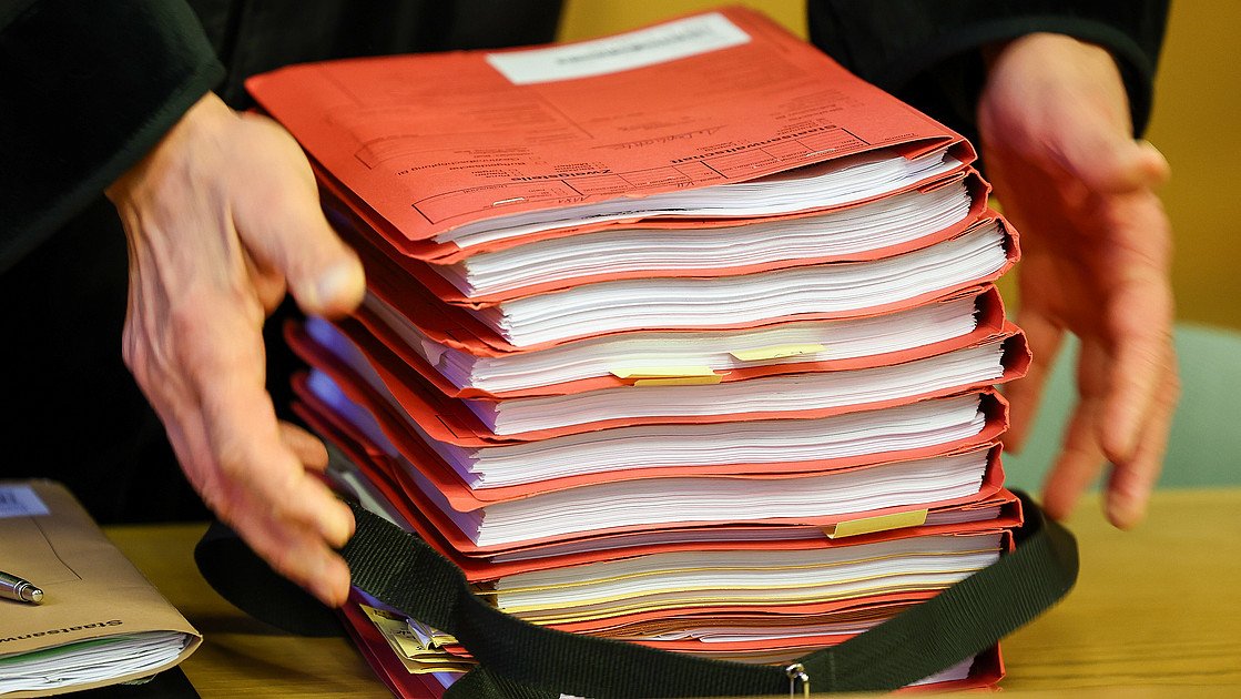 StA muss Namen von Straf­ver­tei­di­ger nicht preis­geben