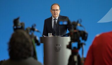 Machen sich Polizisten bei Grenz-Zurückweisung strafbar?