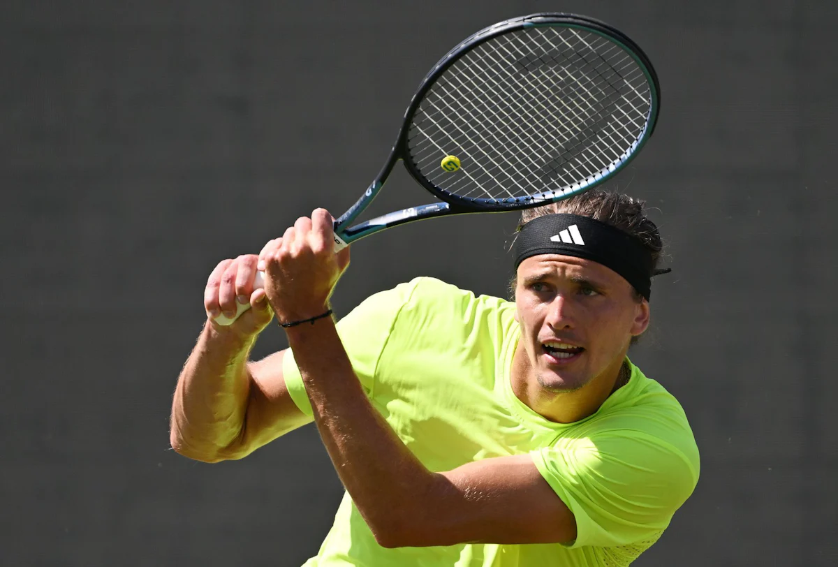 Tennisturnier in Stuttgart - Zverev nach Auftaktsieg: Kein Kontakt zu Becker - Bayern