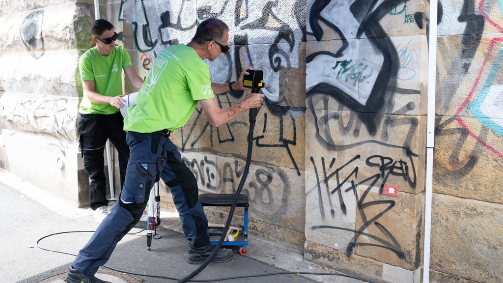 Stadtbild: Graffiti-Entfernung mit Laser - Testreihe in Dresden läuft