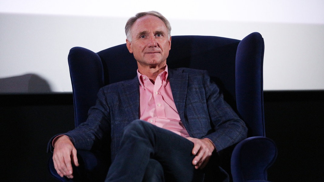 Harbour Front 2025: Dan Brown und Caroline Wahl kommen nach Hamburg | NDR.de