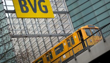 Kriminalität im ÖPNV - Senat berät über Messerverbot in Bussen und Bahnen - Politik