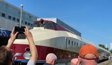 "Ein bisschen Magie": Restaurierter DDR-Schnellzug SVT Görlitz begeistert Eisenbahn-Fans