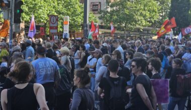 1.000 Menschen ziehen für mehr Flüchtlingsrechte durch Bremer City