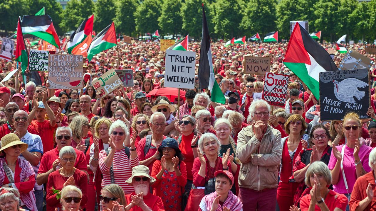 Zehntausende demonstrieren in Den Haag gegen Gaza-Krieg