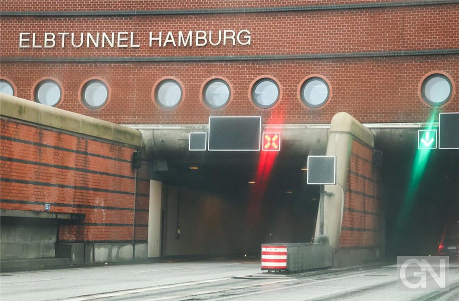 Die A7 und der Elbtunnel werden am Wochenende in Richtung Süden voll gesperrt. (Archivbild) Foto: Christian Charisius/dpa
