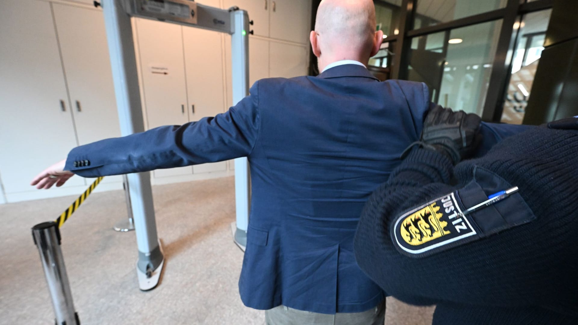 Einlasskontrollen im Gericht