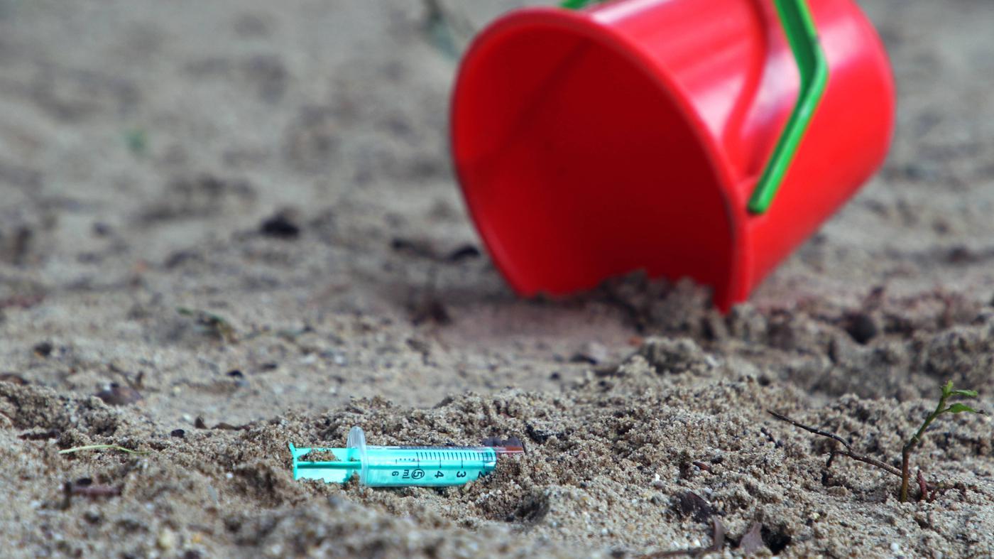 Zwei Kleinkinder durch Drogenspritze verletzt