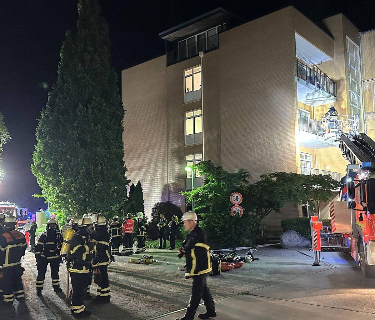 Großeinsatz in Hamburg: Feuerwehr evakuiert Klinikgebäude