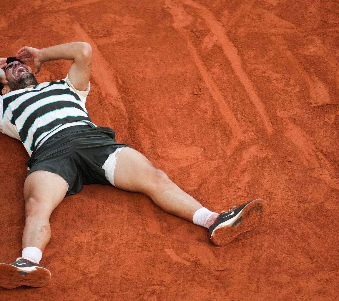 Episches Finale: Alcaraz ringt Sinner in Paris nieder