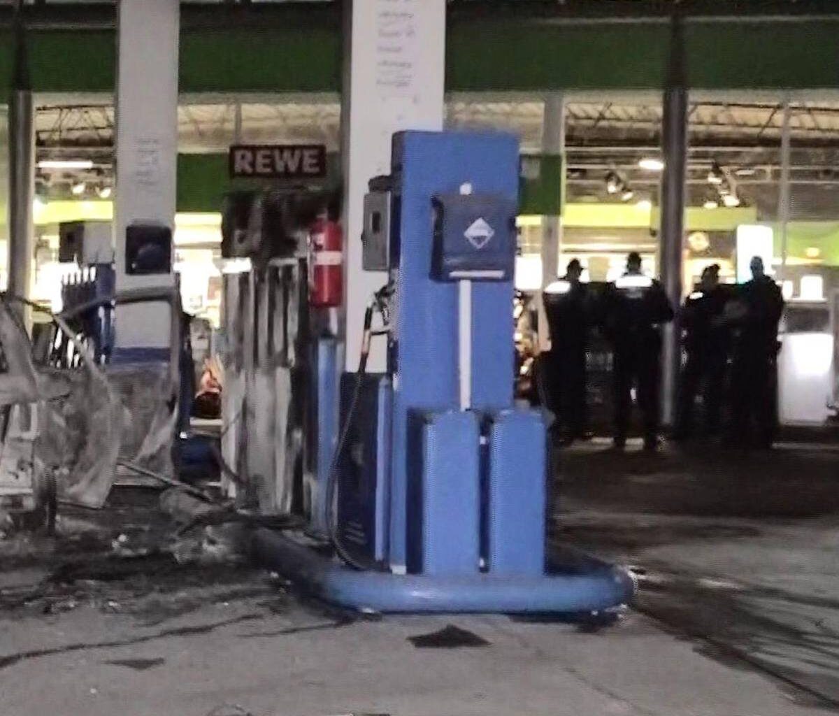 Axt-Mann nach Brand an Tankstelle in U-Haft