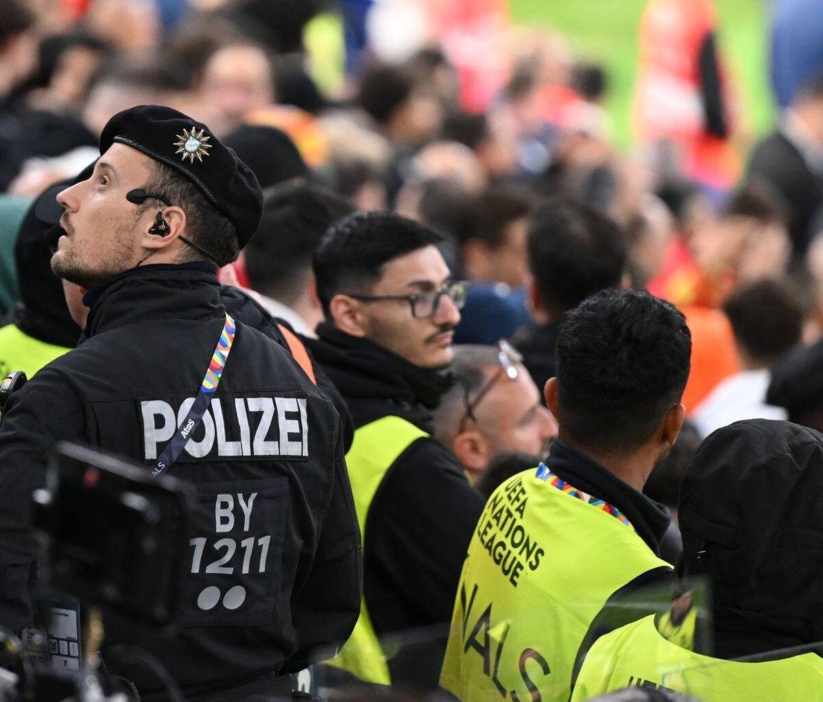 Trauer um Fußball-Fan nach Tod bei Nations-League-Finale