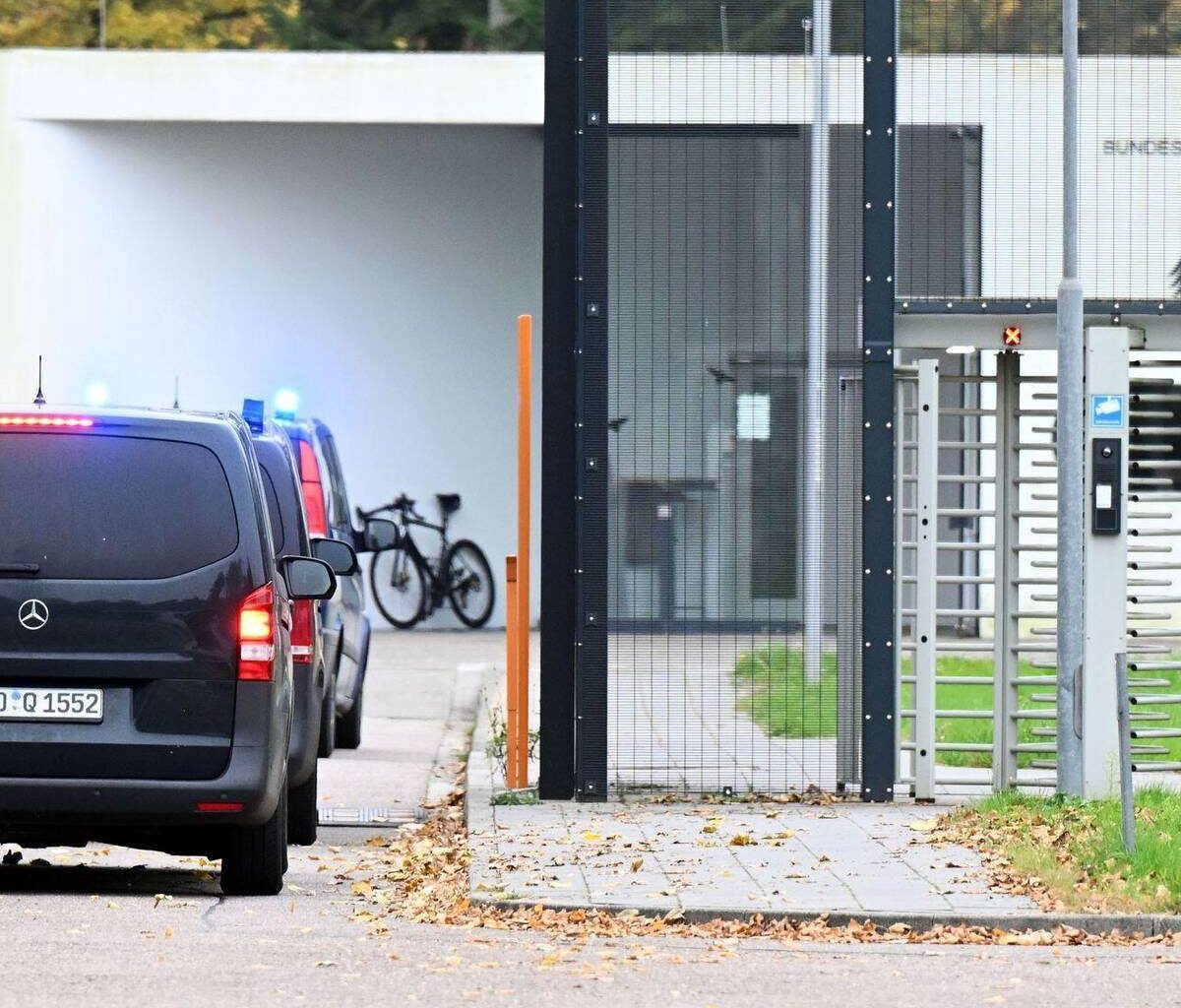 Mutmaßliche Linksextremisten aus Umfeld Lina E. angeklagt