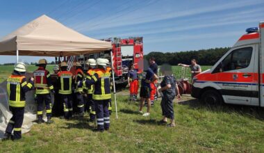 Drei Kinder bei Hitze in Auto eingeschlossen