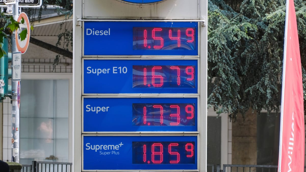 Spritpreise sinken, bleiben dennoch hoch: Der Gewöhnungseffekt täuscht