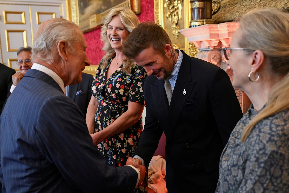 Großbritannien - Erhebt Euch, Sir David! Beckham erhält den Ritterschlag - Panorama
