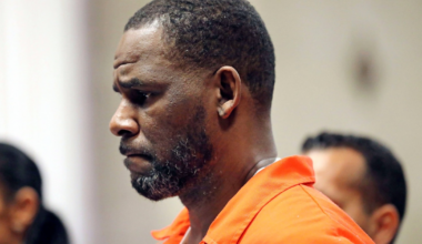 Skandalsänger R. Kelly nach Überdosis im Gefängnis ins Krankenhaus eingeliefert