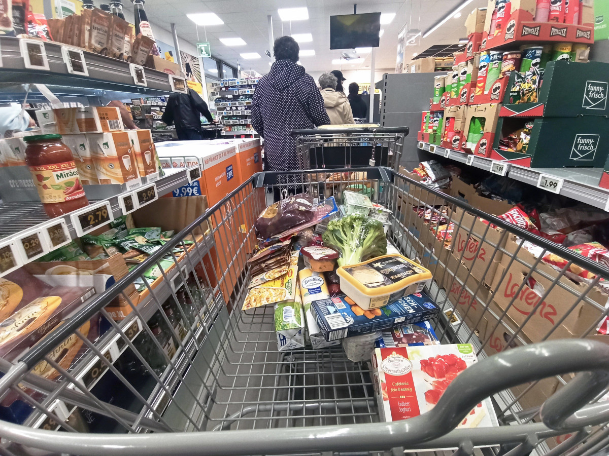 Edeka in Essen: Kundin steht an Kasse - sie macht eine heftige Entdeckung