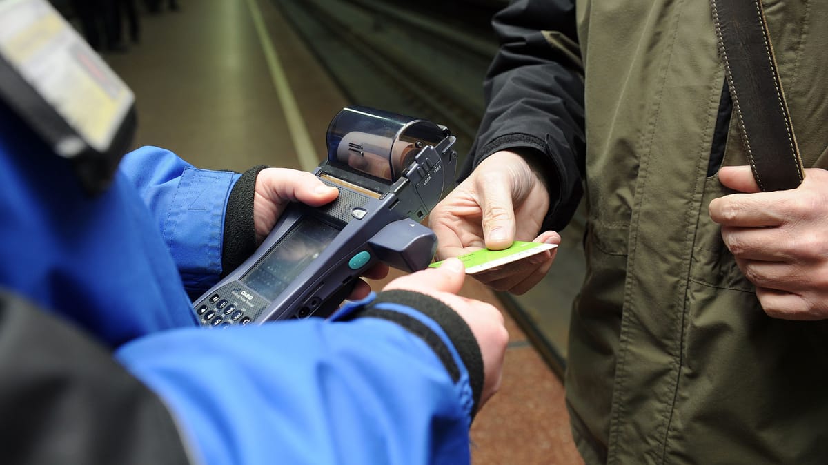 Schwarzfahren in der Region Hannover entkriminalisieren? Pro & Kontra