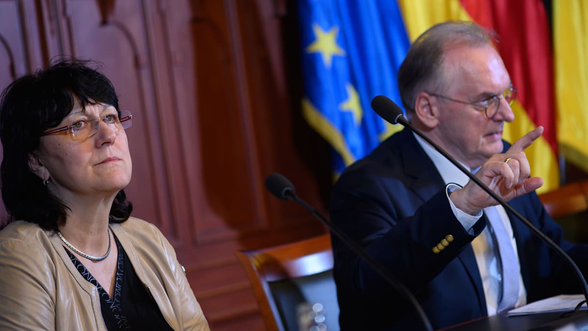 Sachsen-Anhalt: Haseloff entlässt Bildungsministerin und Parteifreundin Feußner