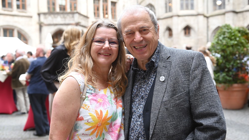 Gäste beim Stehempfang zum Stadtgründungstag:  Günther Sigl von der Spider Murphy Gang mit seiner Frau Doris.