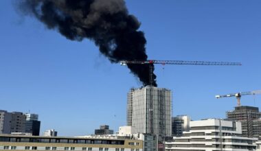 Explosionen und Feuer auf Hochhaus-Baustelle