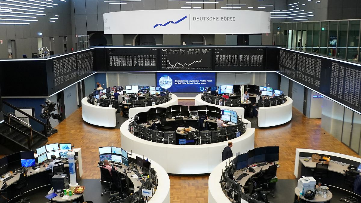 17:38 Dax bleibt in roter Phase - Curevac-Aktie geht steil hoch - N-TV