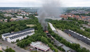Feuer auf altem Bahngelände in Dresden: Brandstiftung vermutet