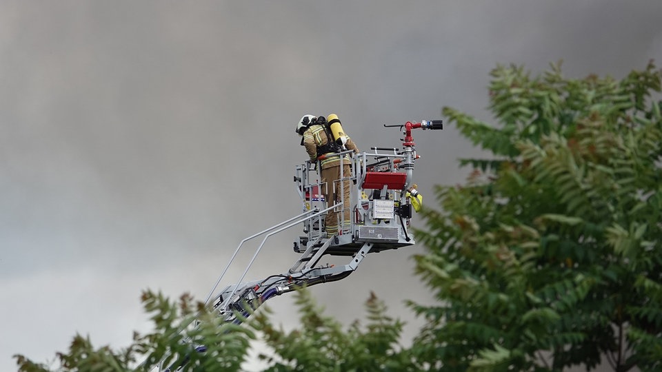 Großbrand am Alten Leipziger Bahnhof in Dresden gelöscht
