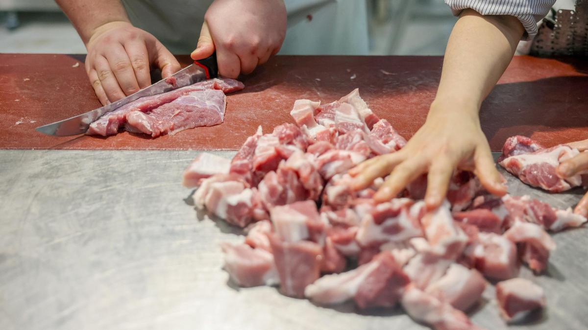 Verunreinigtes Fleisch in Frankreich: Kinder erkrankt, eins tot