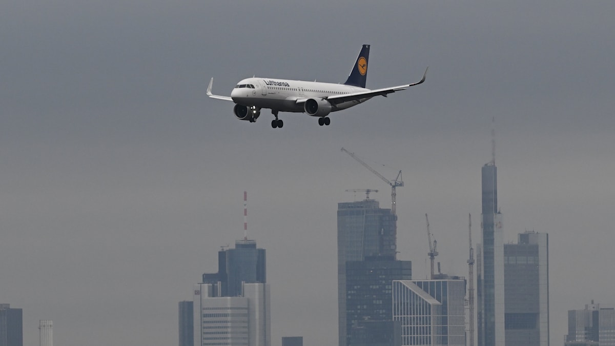 Frankfurt am Main: Lufthansa-Flieger muss wegen Bombendrohung umkehren
