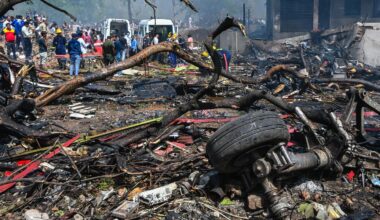 Flugzeugabsturz in Indien: Trümmerfeld am Absturzort
