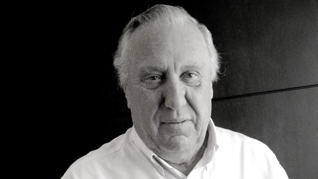 "Outsider": Die Autobiografie von Frederick Forsyth von 2015 | NDR.de - Kultur