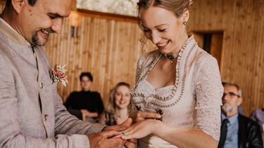 Bei der Hochzeit | Bild: Sara Pfeffer 