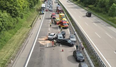 Acht Verletzte bei Auffahrunfall auf A4 bei Frankenberg