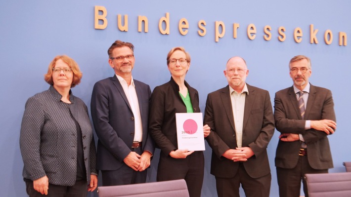 Friedensgutachten 2025 vorgestellt: Frieden retten!