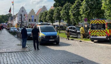 Friedrichstadt: Mann fährt in Tischgruppe vor Eisdiele | NDR.de - Nachrichten