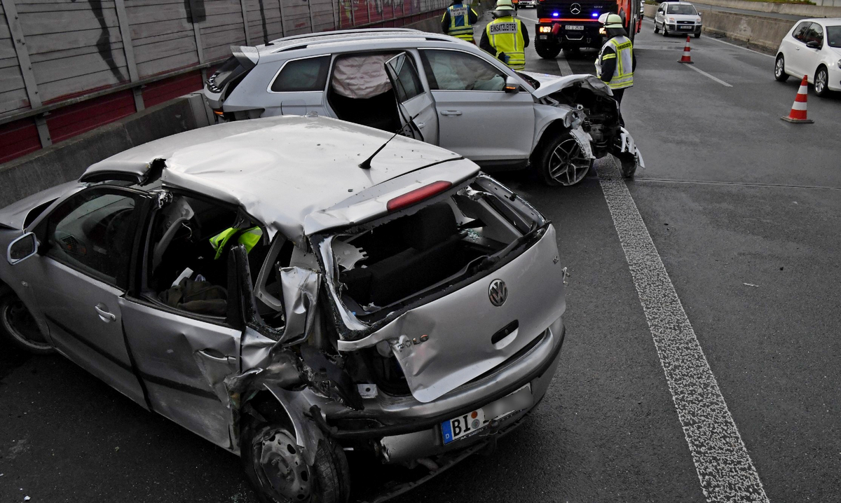 Unfall auf A33 bei Halle: Zwei Verletzte