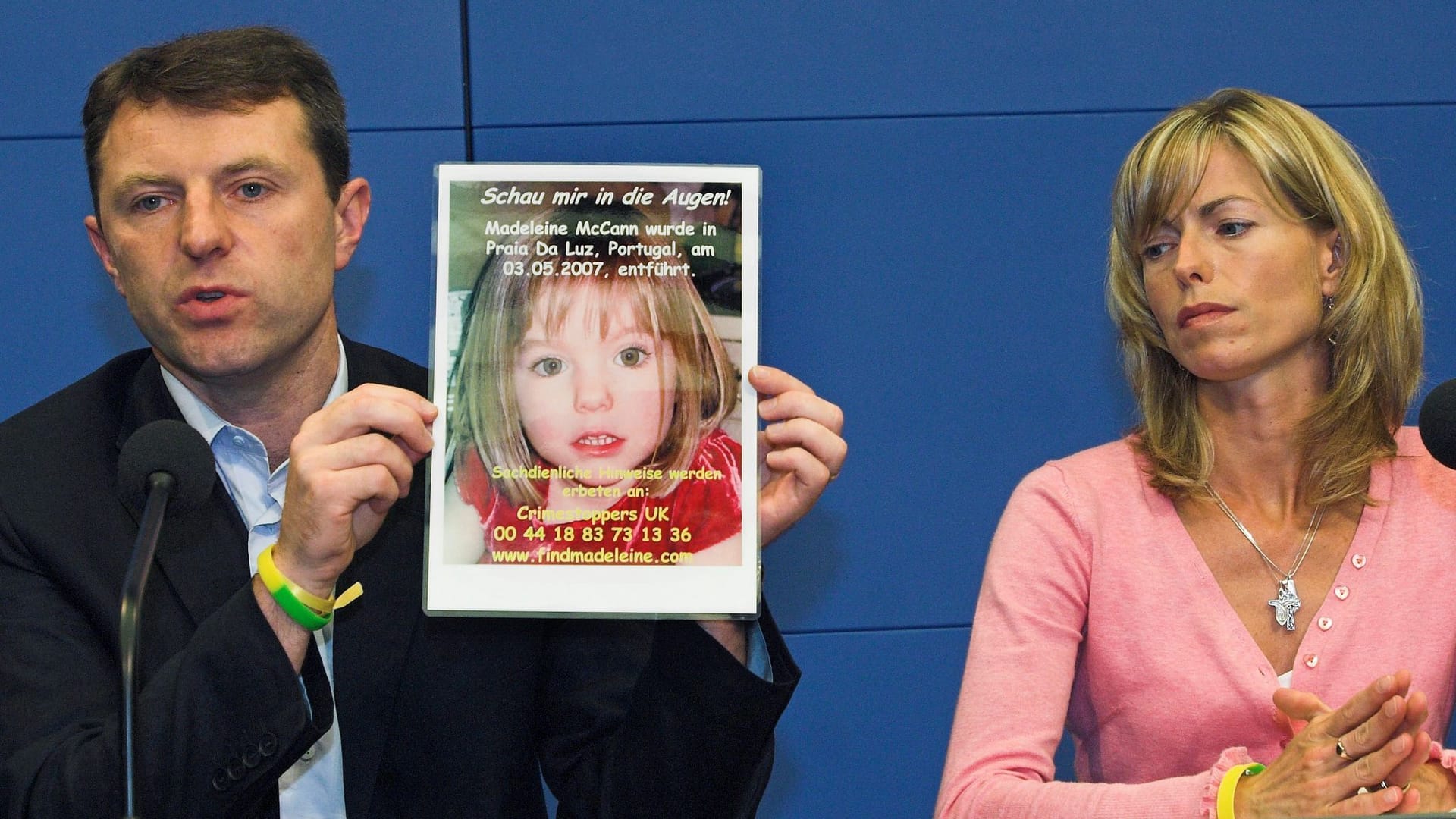 Gerry und Kate McCann, Eltern der damals vierjährigen Madeleine McCann, auf einer Pressekonferenz (Archivbild): Sie sind weiterhin entschlossen, bei der Suche nichts unversucht zu lassen.