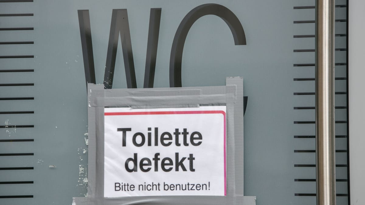 Keine Toiletten am Bahnhof Dammtor – Fahrgäste verärgert