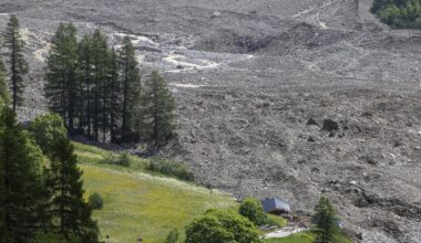 Schuttberg auf Blatten teils 100 Meter hoch