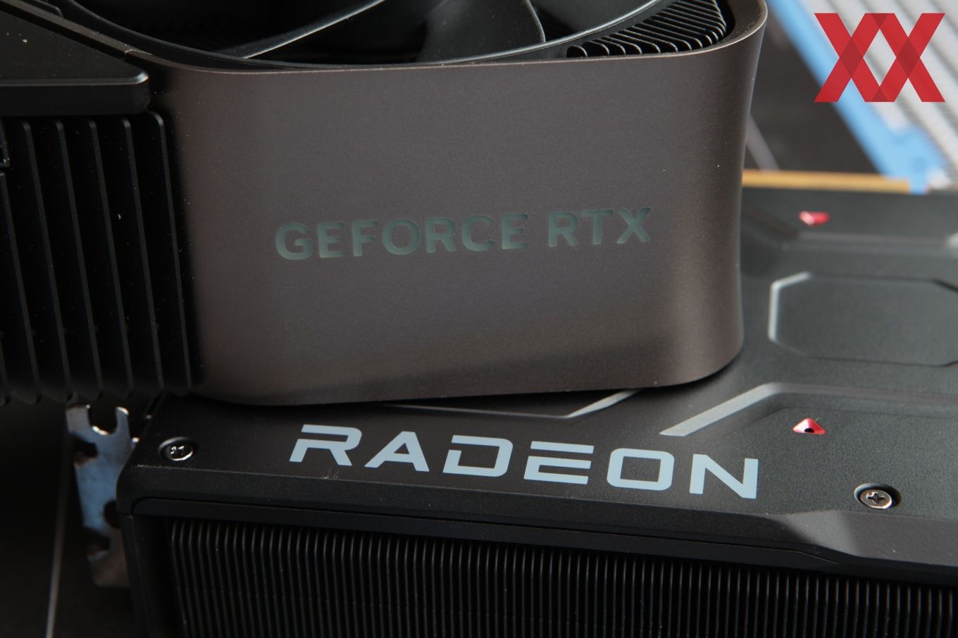 RDNA 4 vs. RDNA 3, Blackwell vs. Lovelace: AMD skaliert, NVIDIA stagniert