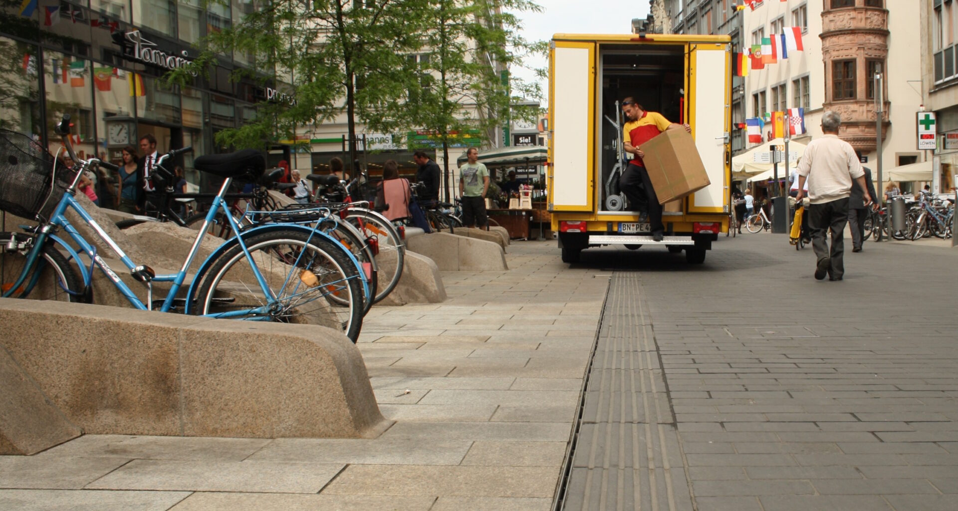 Stadt erweitert das Blindenleitsystem für die Grimmaische Straße · Leipziger Zeitung