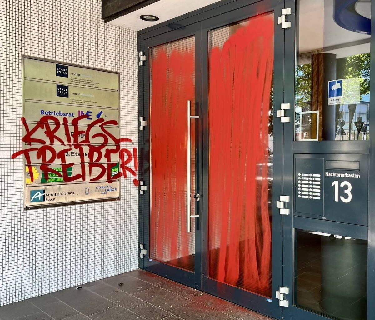 Parteizentralen in Essen beschmiert - Staatsschutz ermittelt