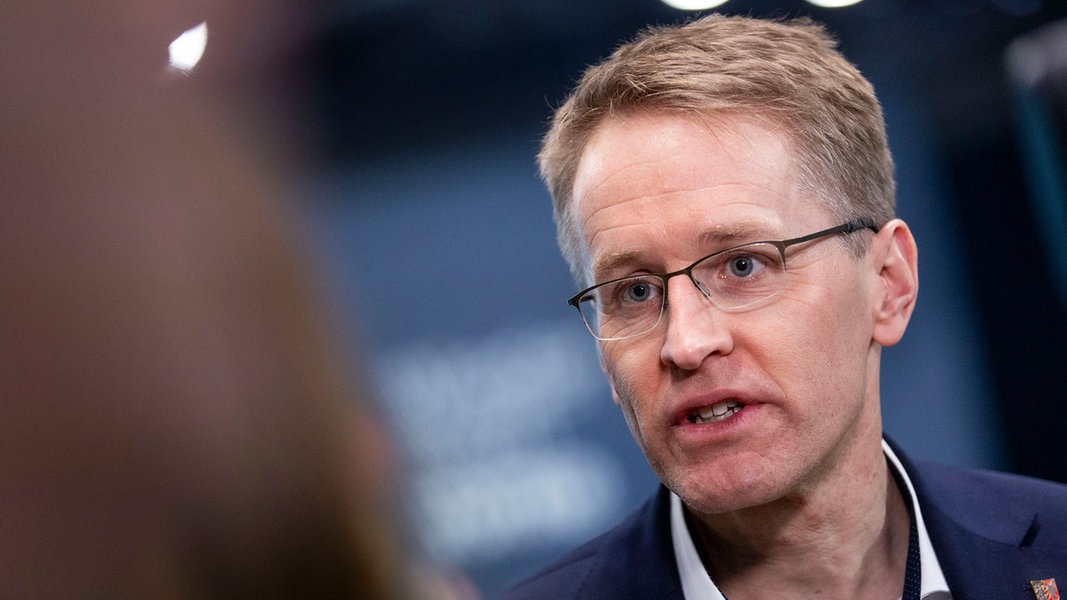 Ministerpräsident Günther: Social-Media-Verbot für unter 16-Jährige | NDR.de - Nachrichten